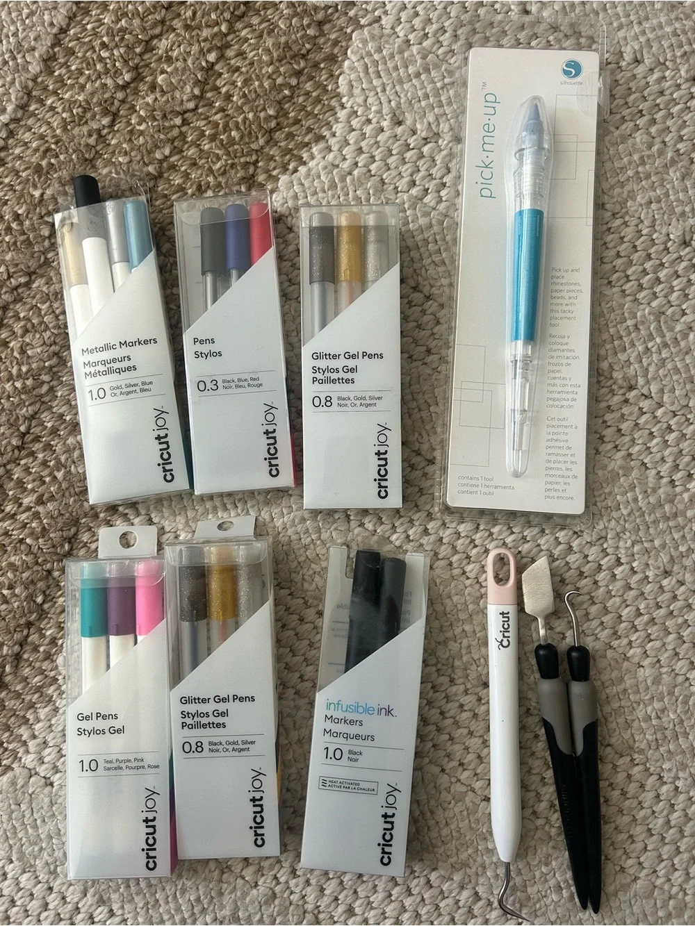 Cricut Craft Machine Bundle, Teal and Gray Bag, with Pens, Mats & Tools